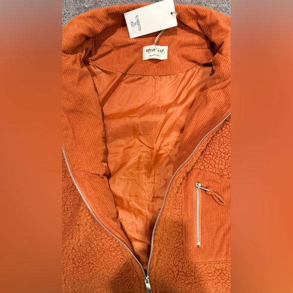 NWT Women’s Zip up Sherpa Jacket
Sizes SM/MED/LG - Picture 13 of 13